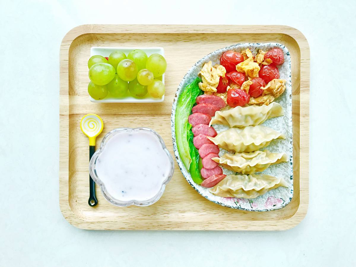 Diagram illustrating the components of an ideal nutritious diet plate