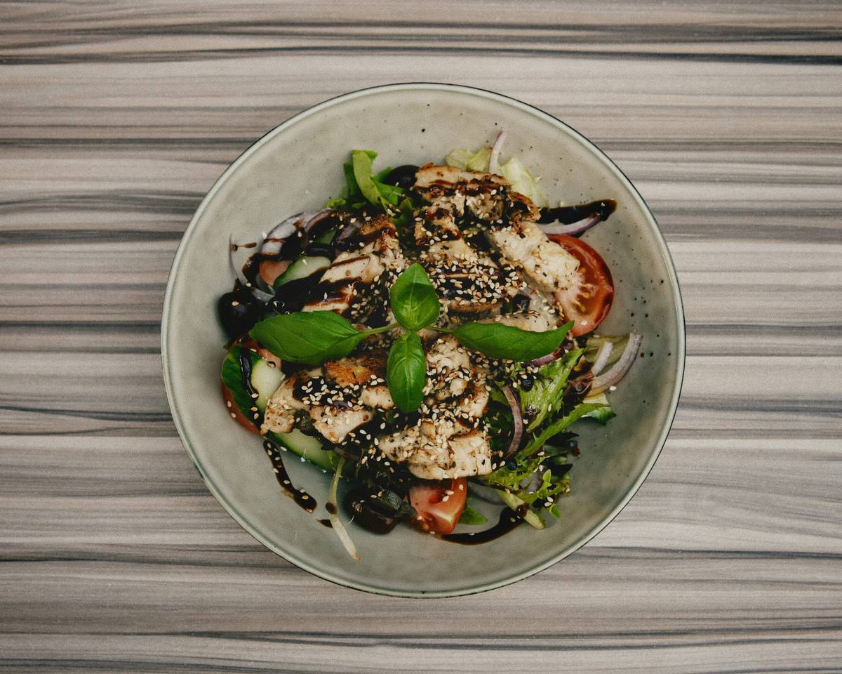 BistroMD delivery box containing fresh meals