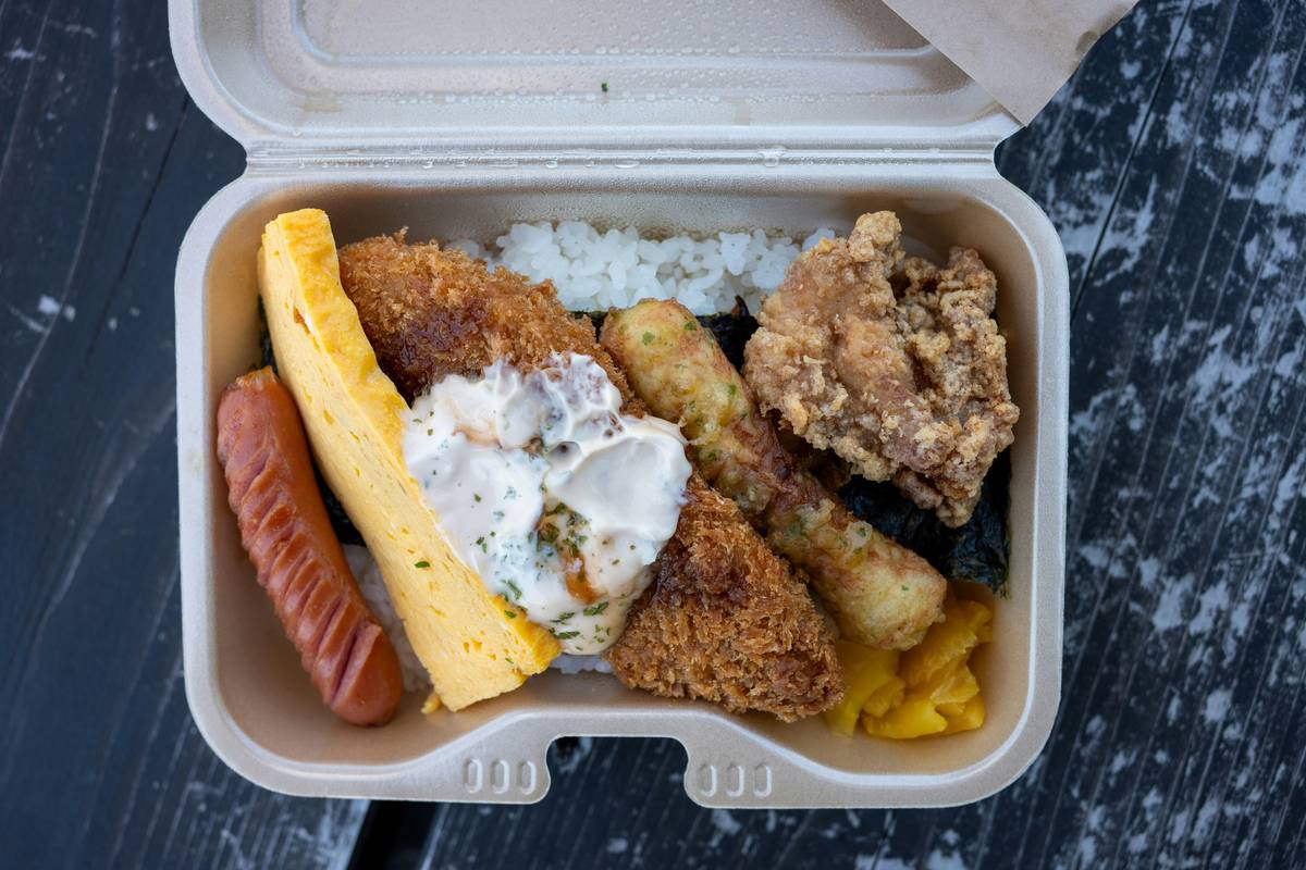 Graph showing steady weight loss achieved through consistent use of bistroMD diet meals over six months.