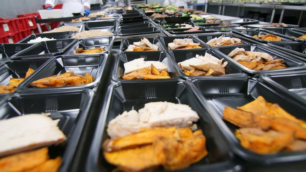 Freshly prepared healthy meal food delivery from bistromd in compostable packaging